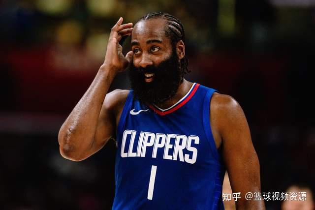 C罗再起争议，曼联球迷不满其挖角队长B费